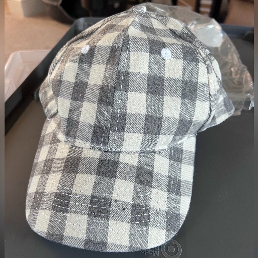 COCUS POCUS - Gray and White Cap